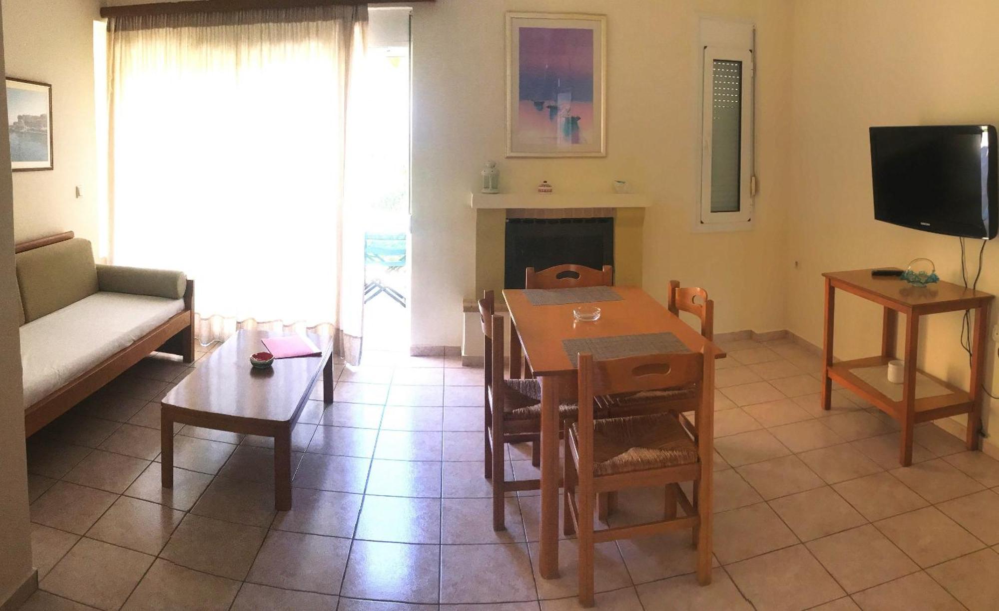 פלטניאס Ermis Suites מראה חיצוני תמונה